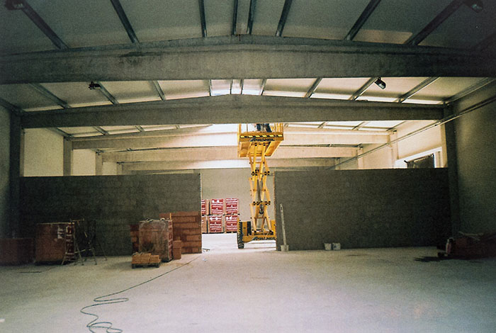 2011 - 2. üzemcsarnok építése, gyártás és raktározás bővítése